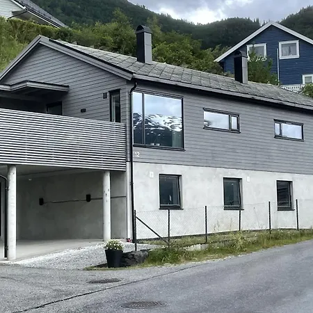 Sognefjorden View アパート